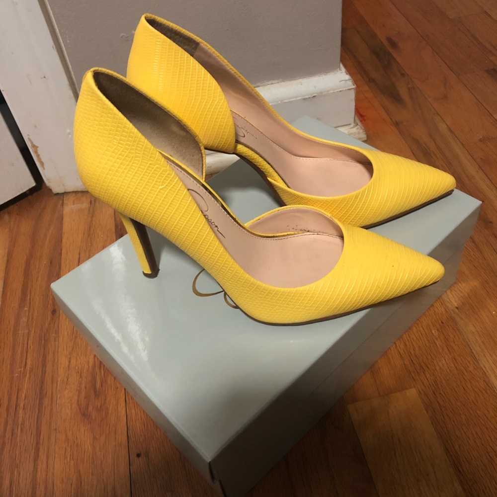 Yellow leather Jessica Simpson pumps